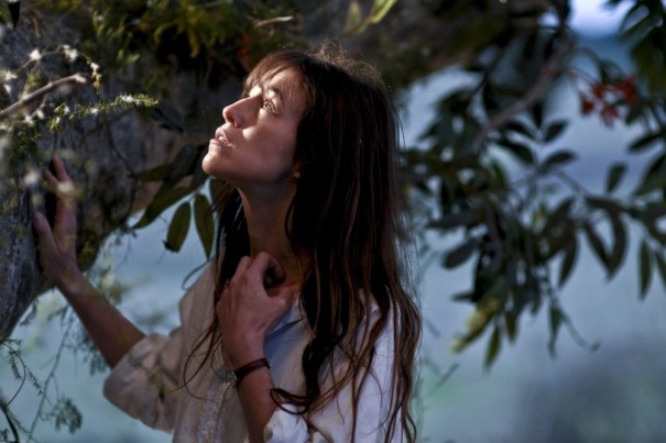 Charlotte Lucy Gainsbourg – on THE TREE | Sergevanduijnhoven's Blog